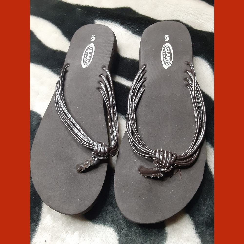 Island club flip flops